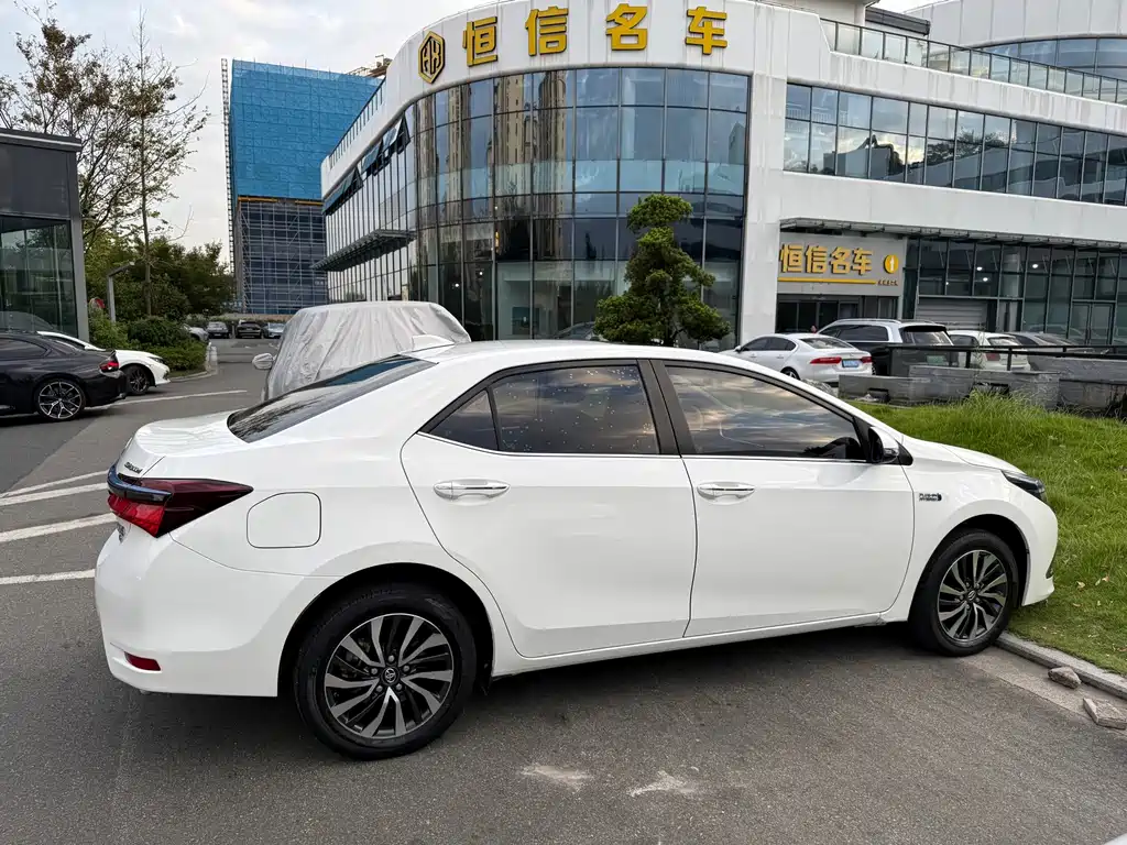 Toyota Corolla Hybrid — миниатюра 12