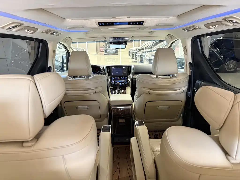Toyota Alphard — миниатюра 16