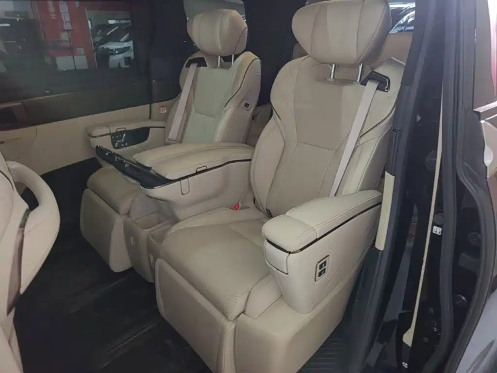 Toyota Alphard — миниатюра 17