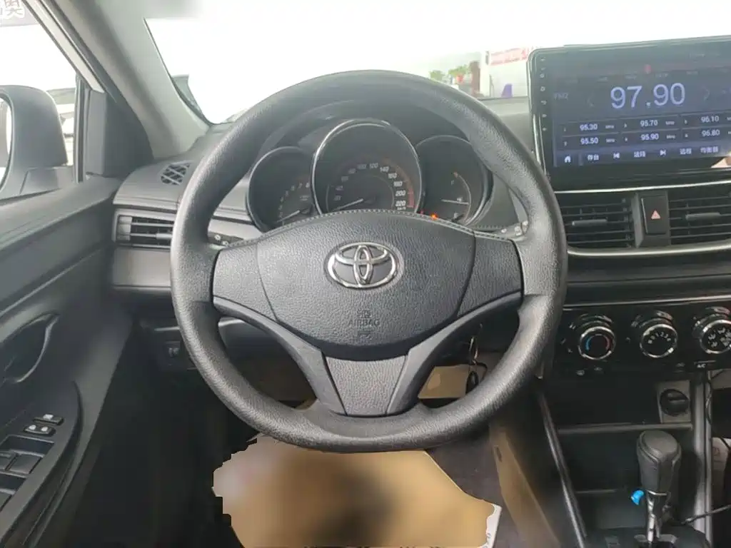 Toyota Yaris L — миниатюра 11