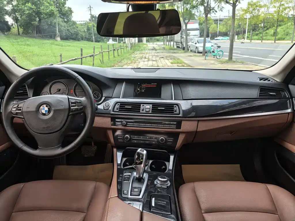 BMW 5 Series (Import) — миниатюра 7