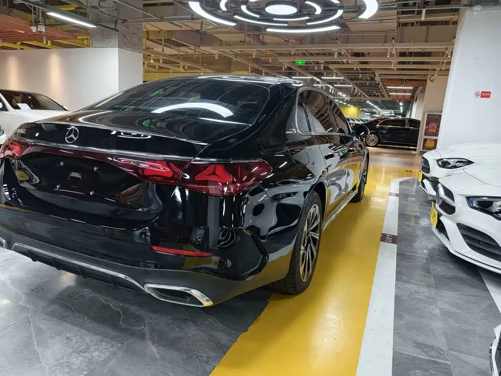 Mercedes-Benz E-Class — миниатюра 17
