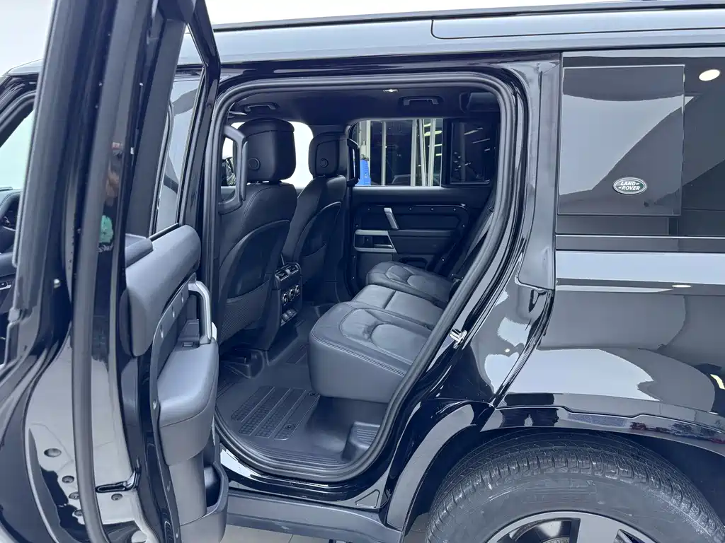Land Rover Defender — миниатюра 8