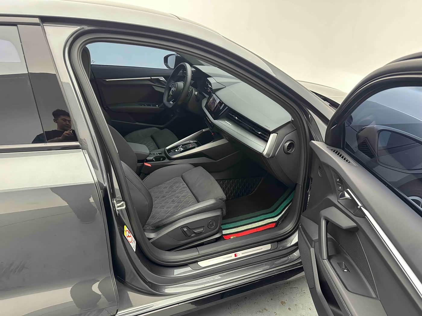 Audi A3 1.4 л 2023 г. Серебристо-серый, пробег 49500 км