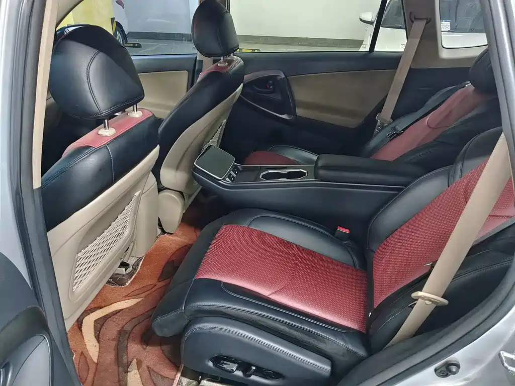 Toyota RAV4 2011 2.0L AT