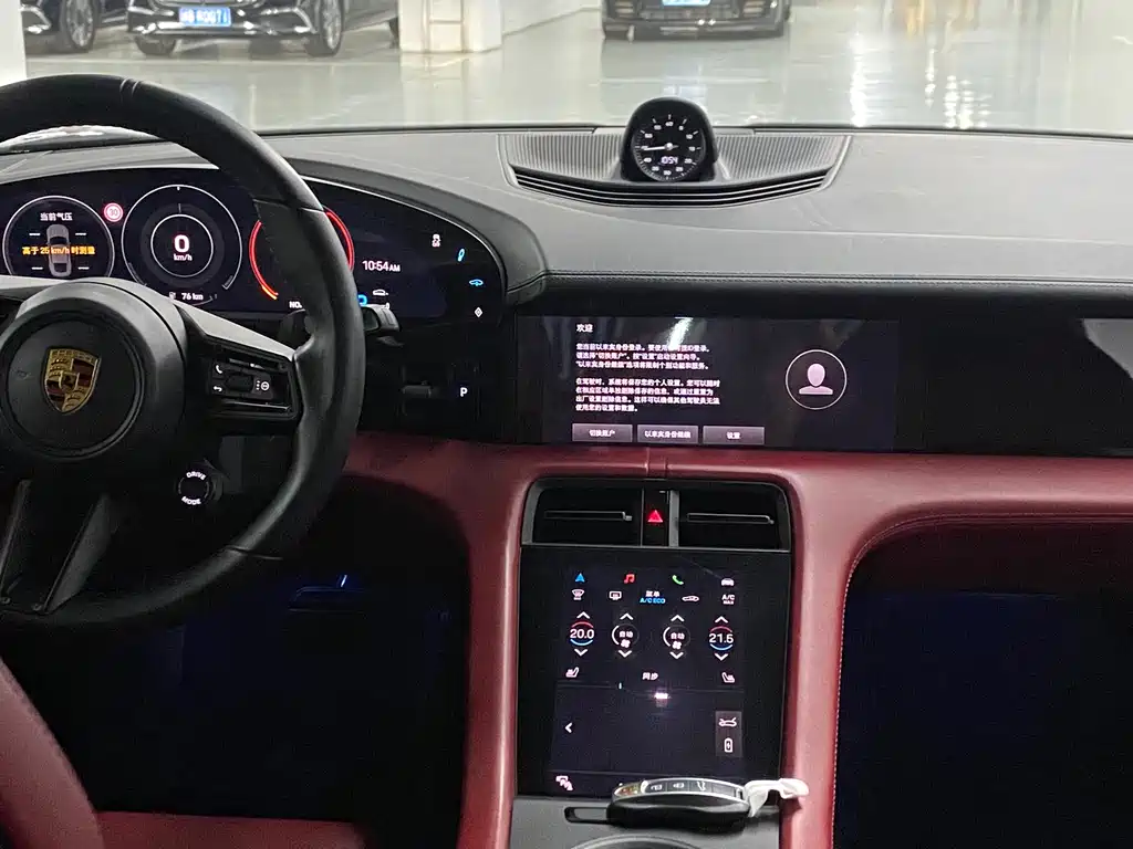 Porsche Taycan — миниатюра 7
