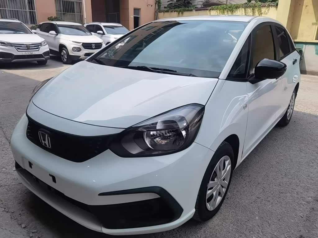 Honda Fit 1.5 л 2021 г. Белый, пробег 49600 км