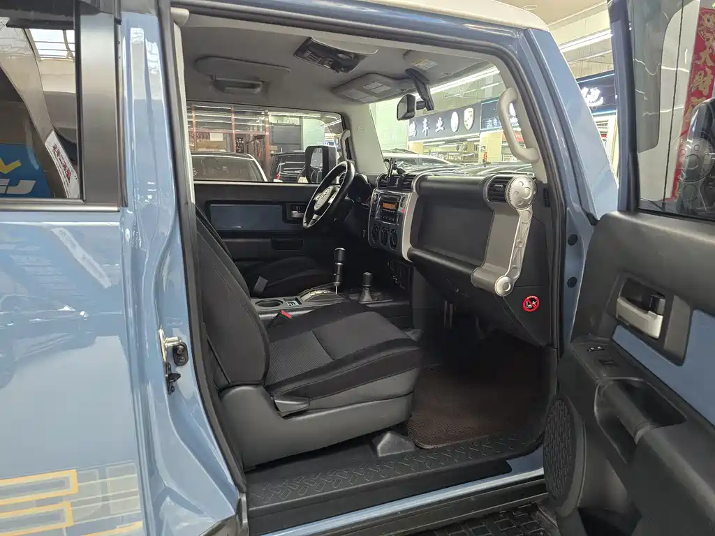 Toyota FJ Cruiser — миниатюра 16