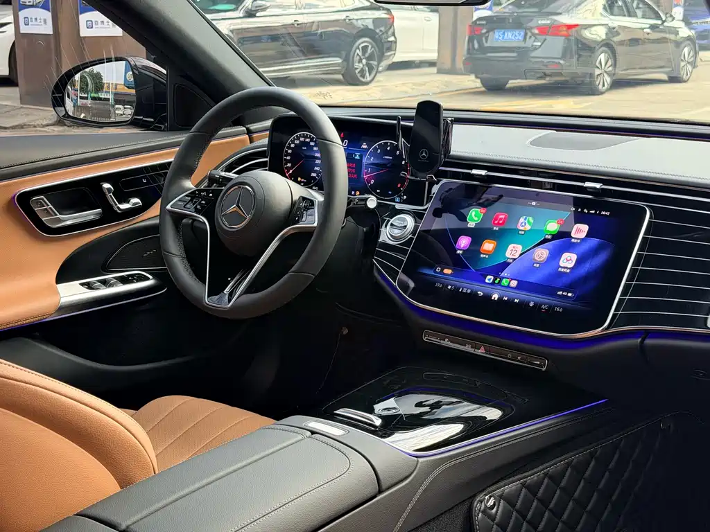 Mercedes-Benz E-Class — миниатюра 10