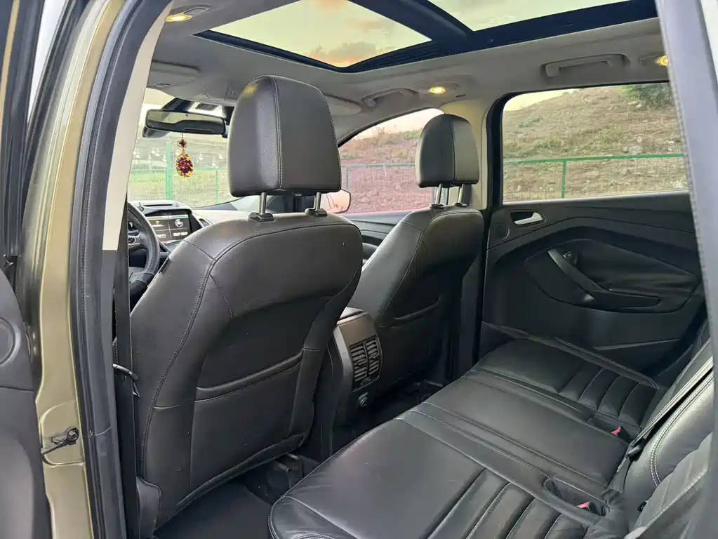 Ford Kuga — миниатюра 8