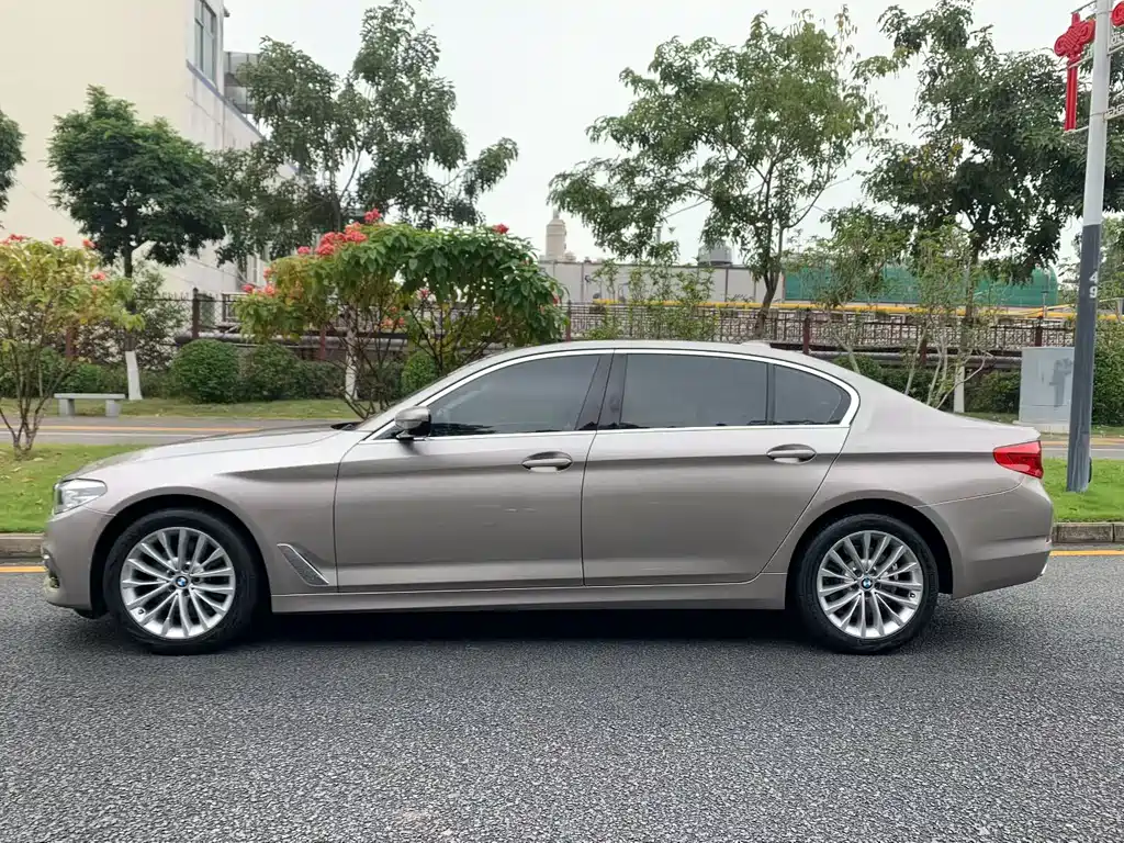 BMW 5 SERIES