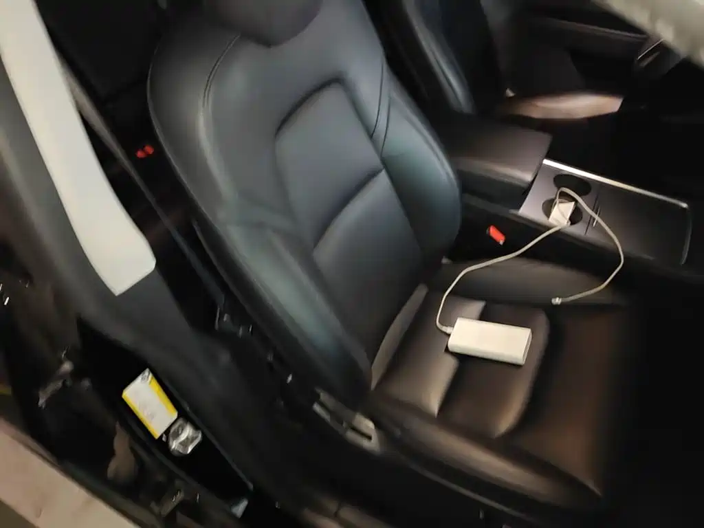 Tesla Model Y — миниатюра 25