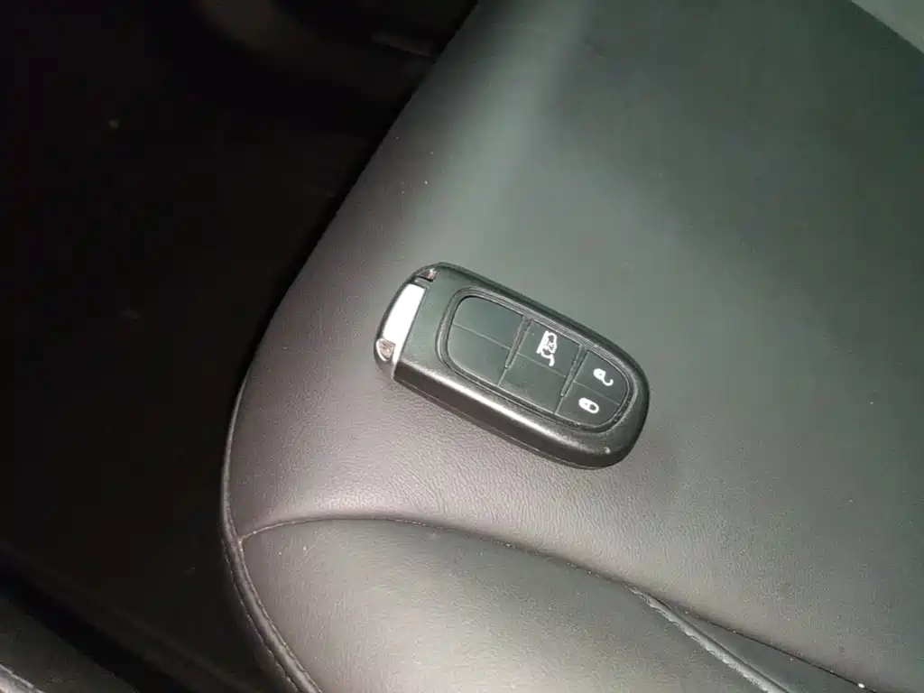 Jeep Grand Commander — миниатюра 9