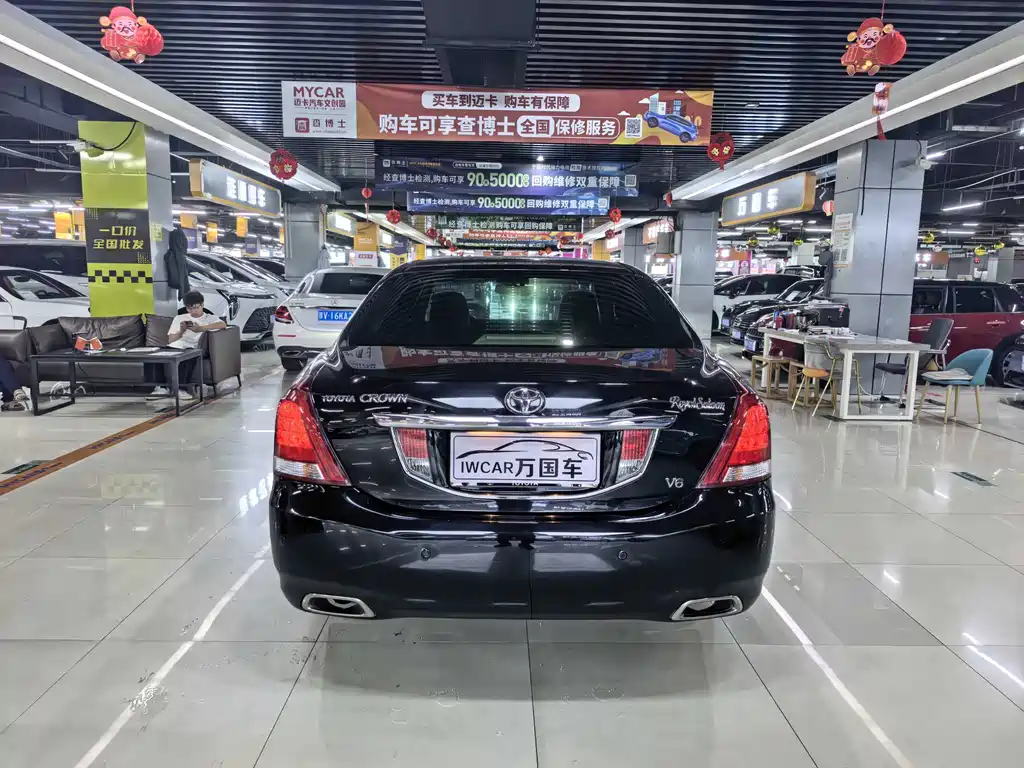 Toyota Crown — миниатюра 8