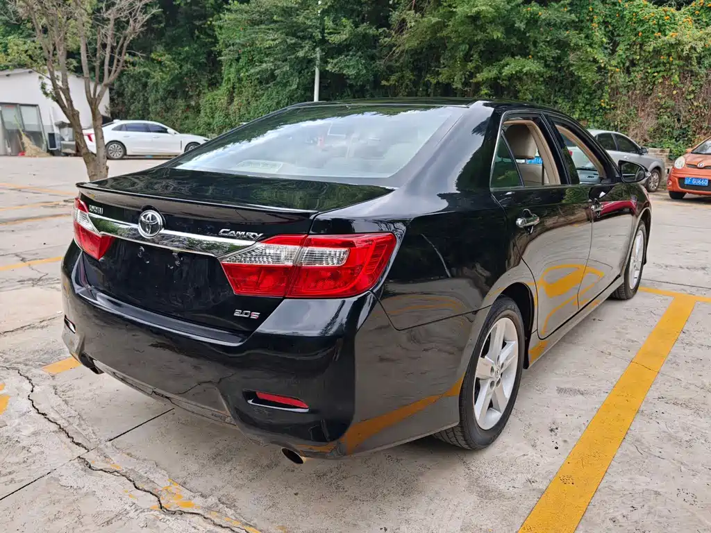 Toyota Camry — миниатюра 5