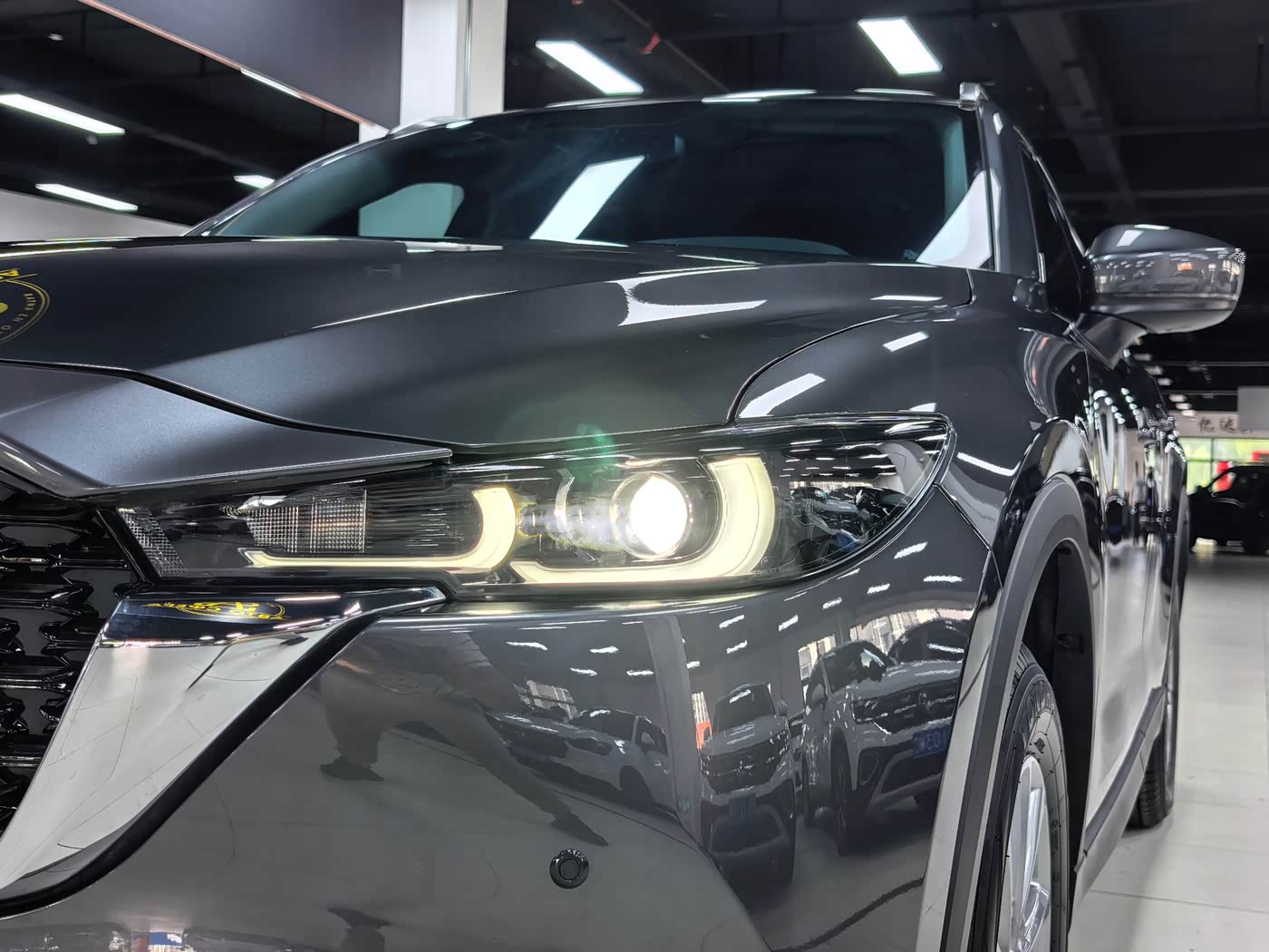 Mazda CX-5 2.0 л 2023 г. Серебристо-серый, пробег 5000 км