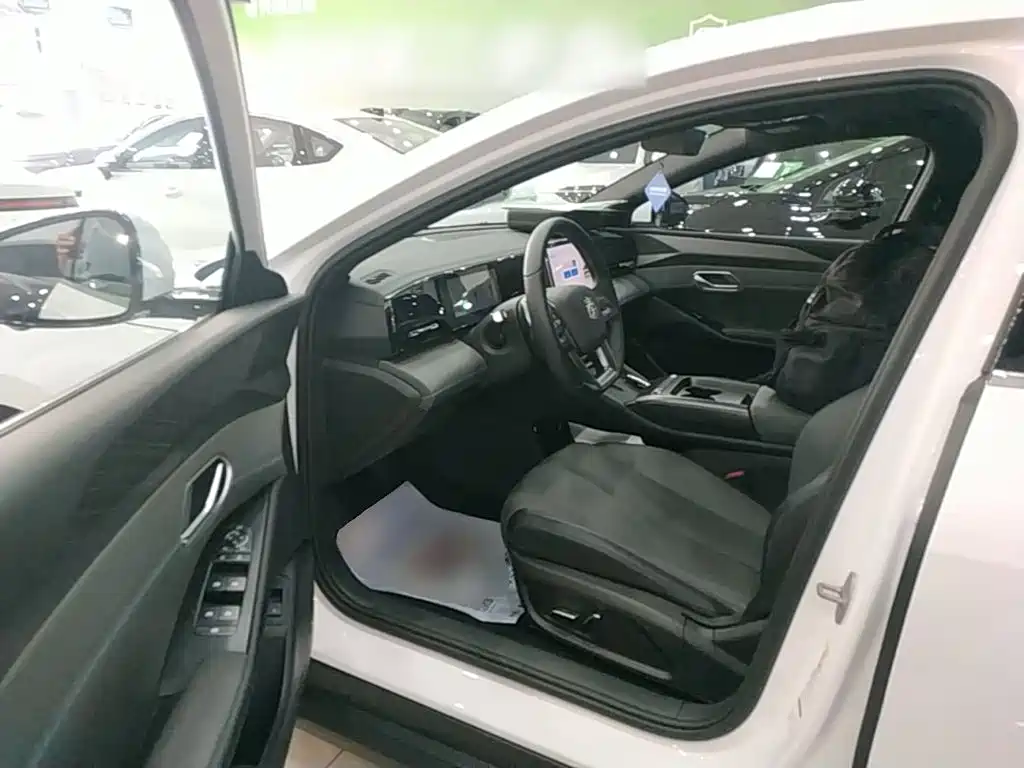BYD Qin L — миниатюра 16