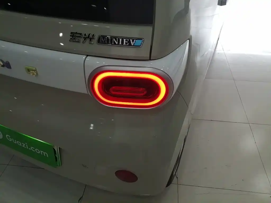 Wuling MINIEV — миниатюра 8