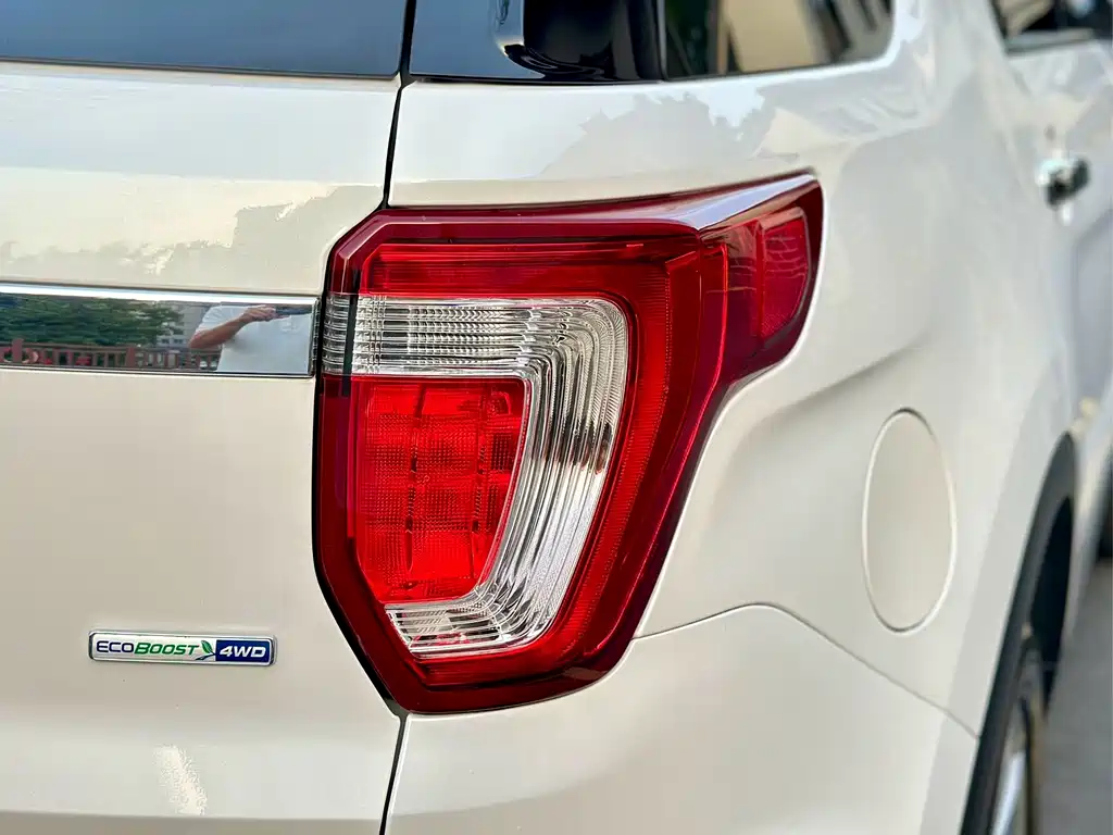 Ford Explorer (Import) — миниатюра 9