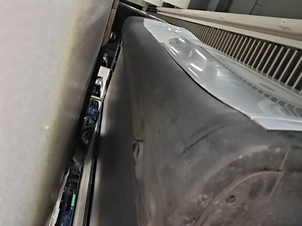 Tesla Model Y — миниатюра 21