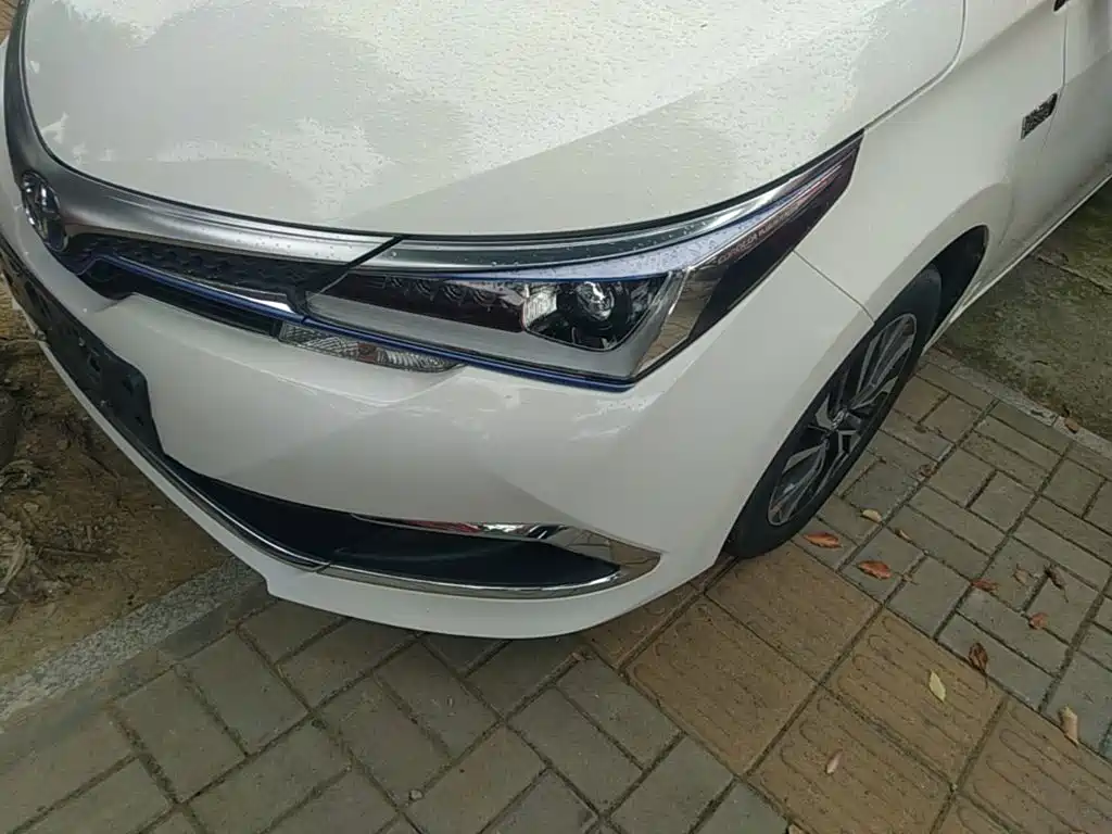 Toyota Corolla Hybrid — миниатюра 24