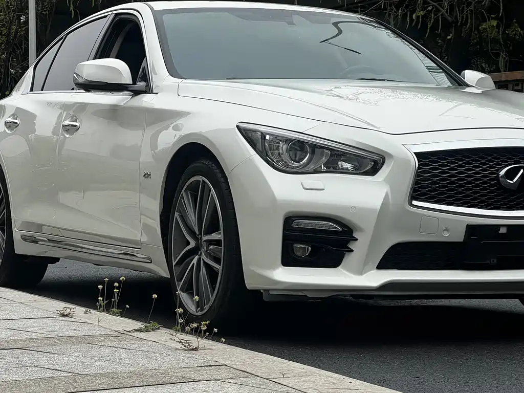 INFINITI Q50L