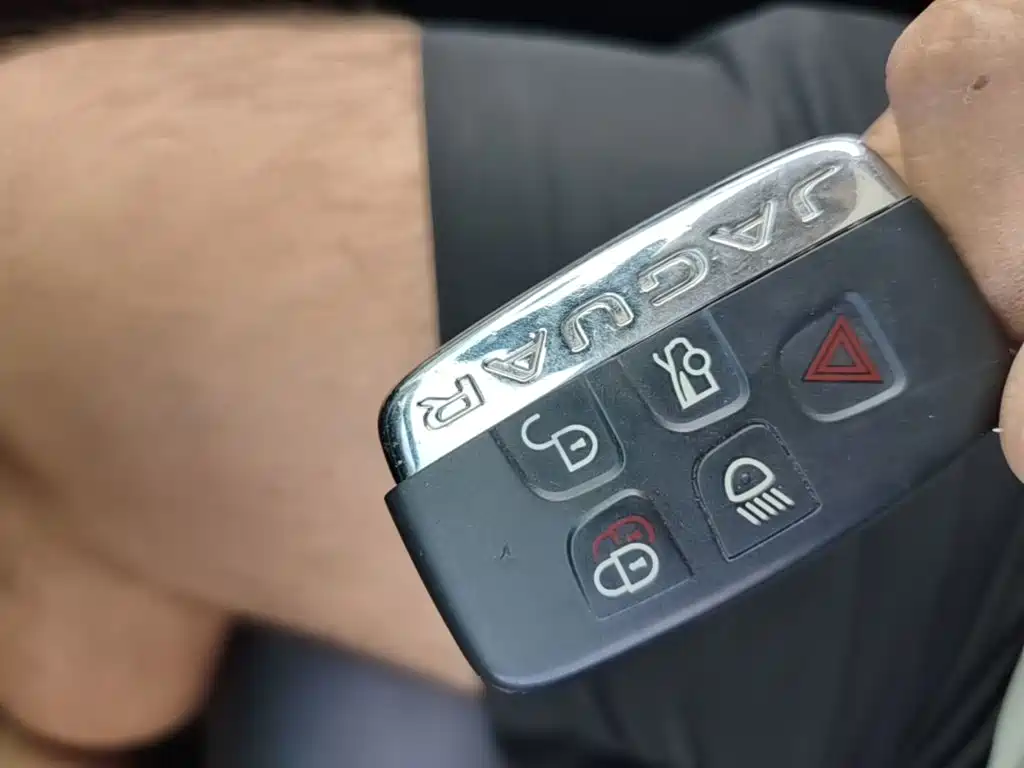 Jaguar XEL — миниатюра 9