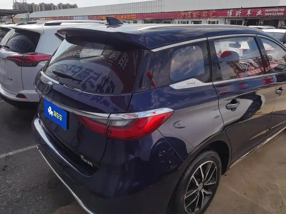 BYD MAX — миниатюра 3