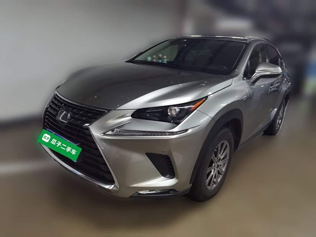Lexus NX 2.0 л 2021 г. Серебристо-серый, пробег 36200 км