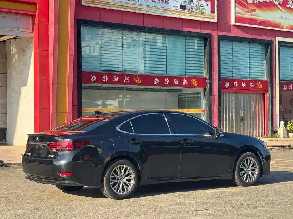Lexus ES — миниатюра 8