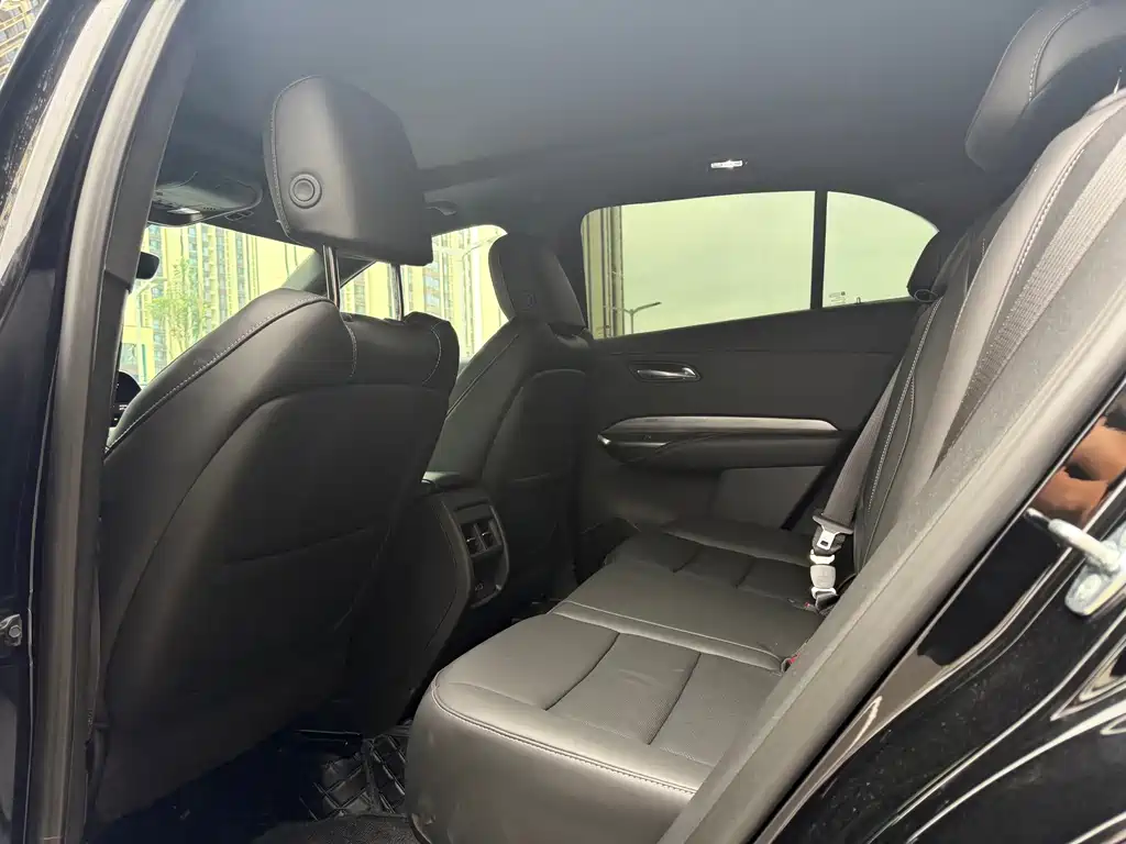 Cadillac XT4 — миниатюра 6
