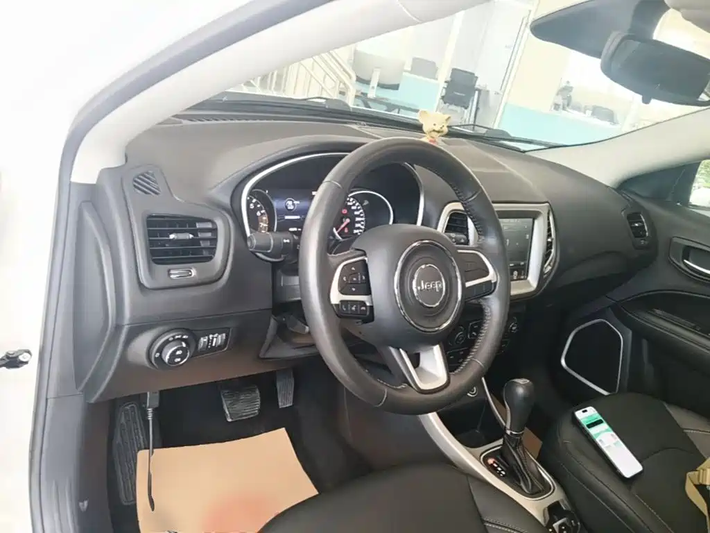 Jeep Compass — миниатюра 10
