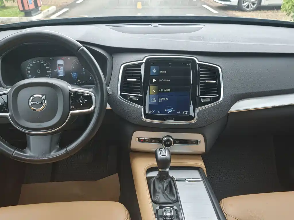 Volvo XC90 — миниатюра 6