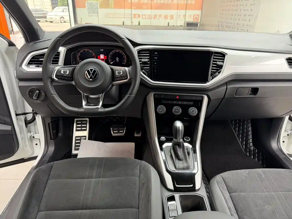 Volkswagen T-Roc — миниатюра 16