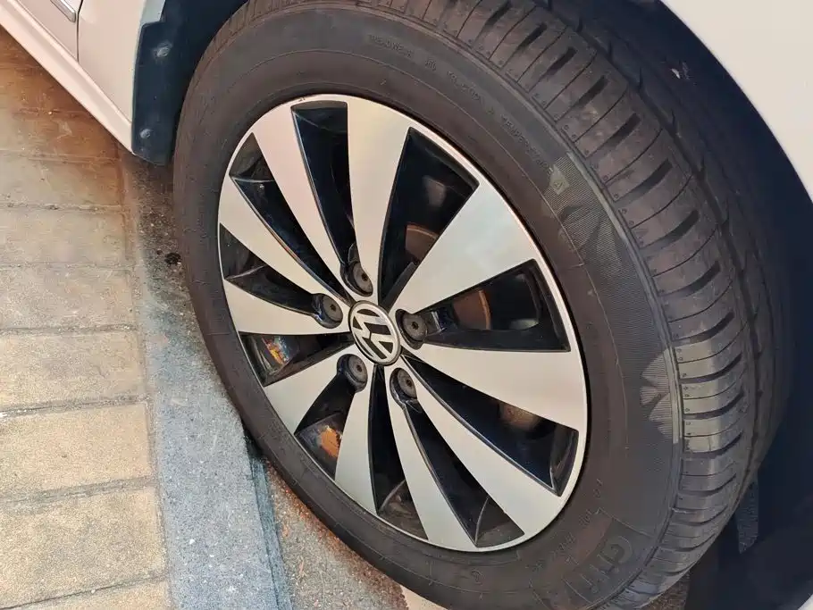 Volkswagen Sagitar — миниатюра 6