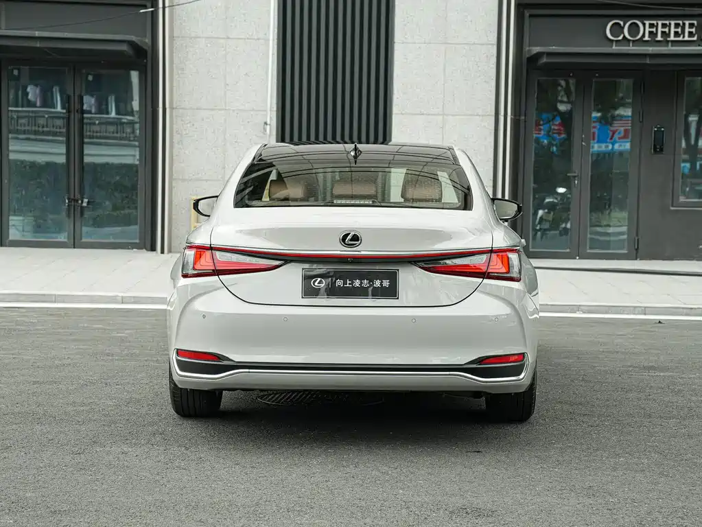 Lexus ES — миниатюра 5