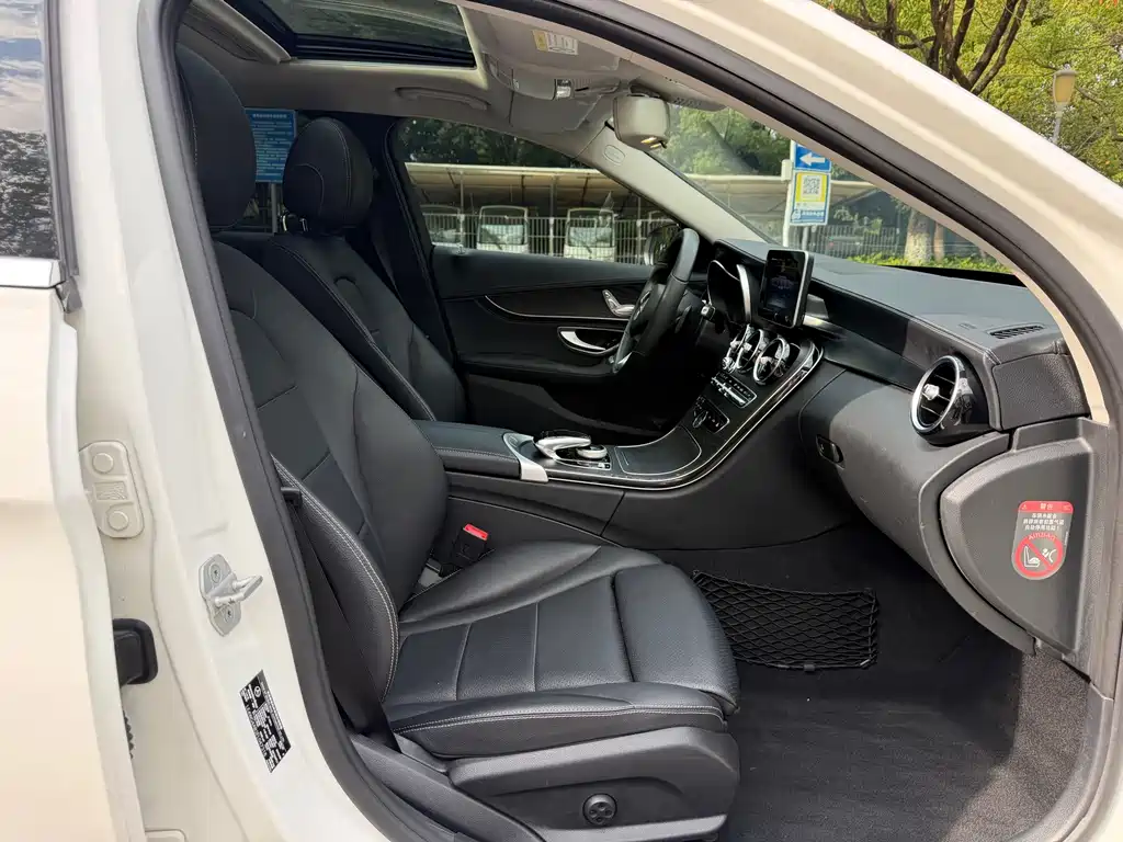 Mercedes-Benz C-Class — миниатюра 11