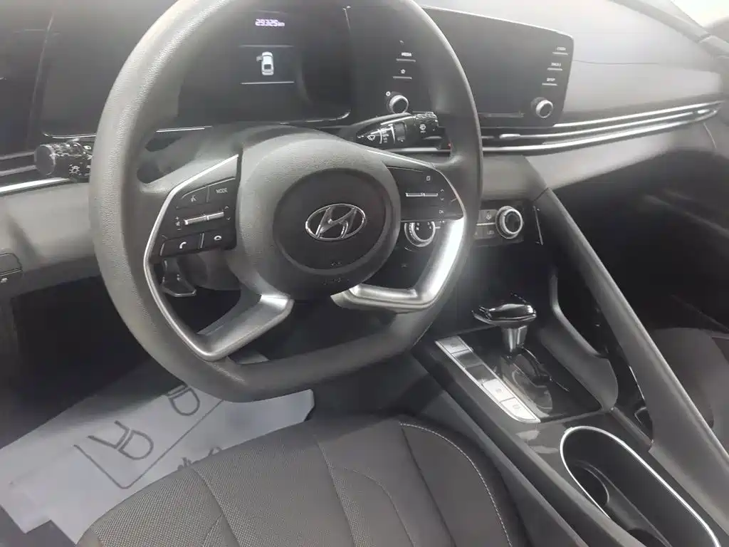Hyundai Elantra — миниатюра 6