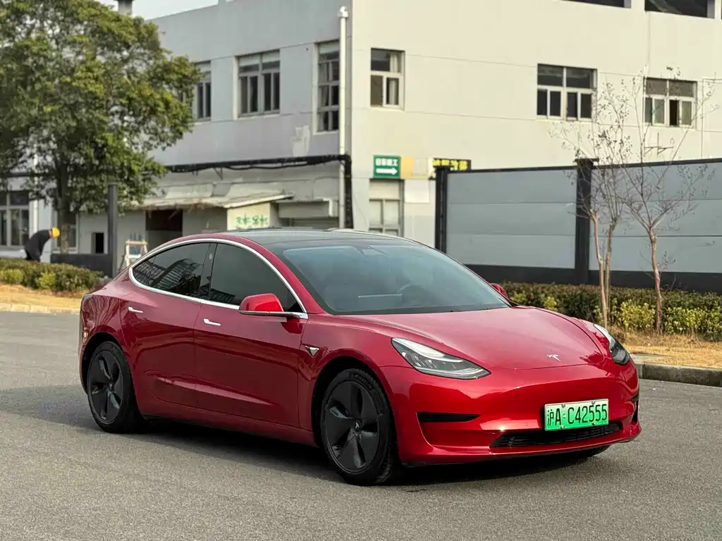 TESLA MODEL 3