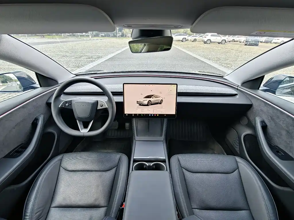 Tesla Model 3 — миниатюра 2