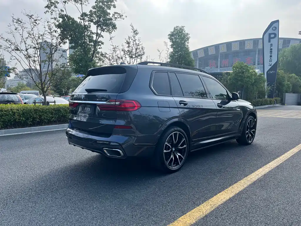 BMW  X7