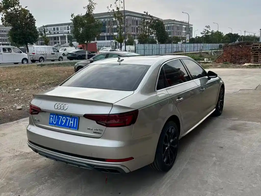 AUDI A4L
