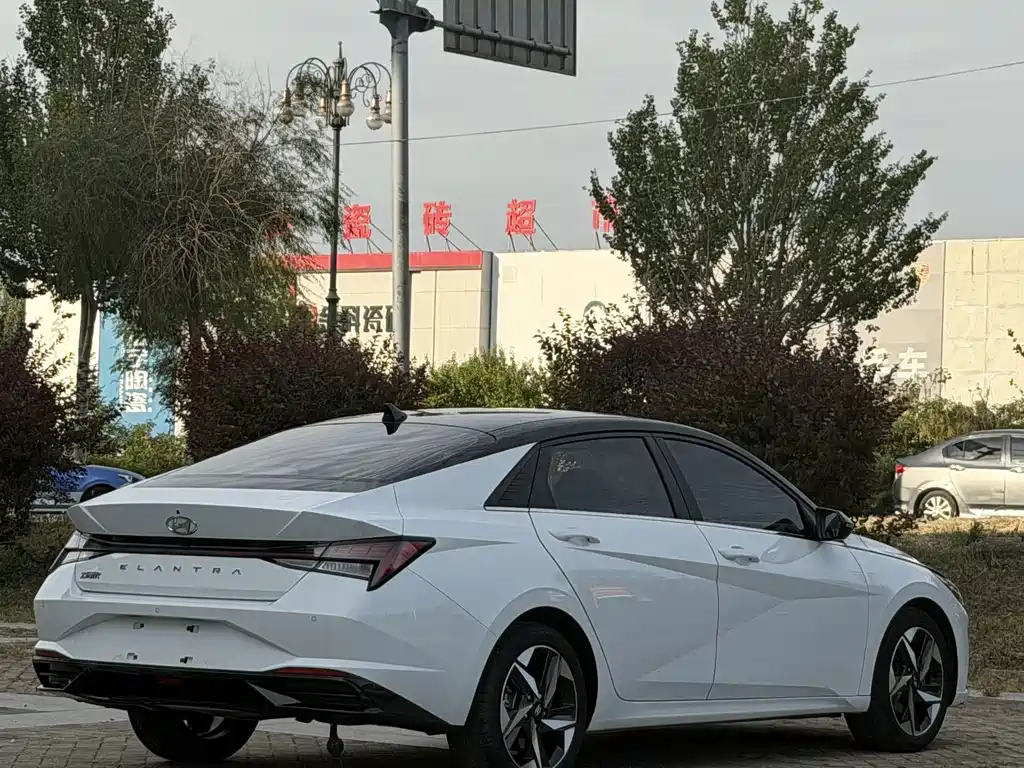 Hyundai Elantra — миниатюра 4