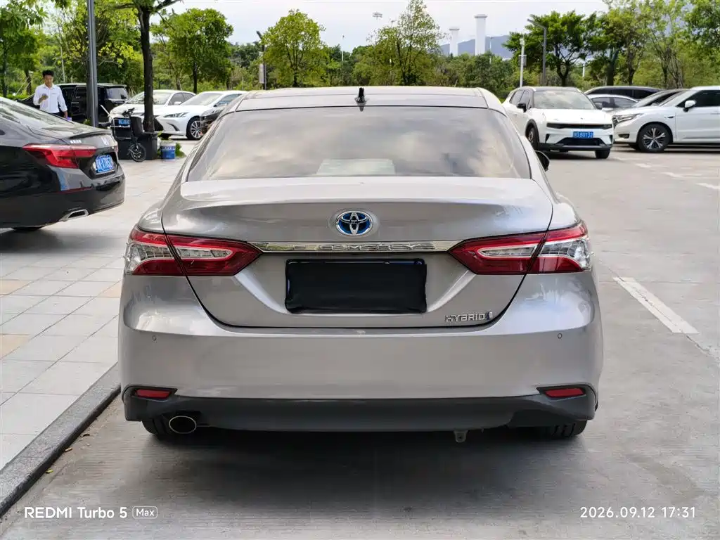 Toyota Camry — миниатюра 8