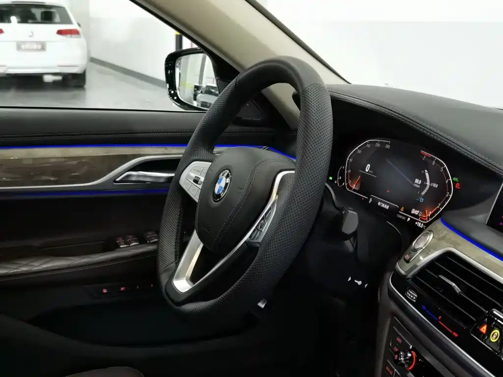 BMW 7 Series — миниатюра 22