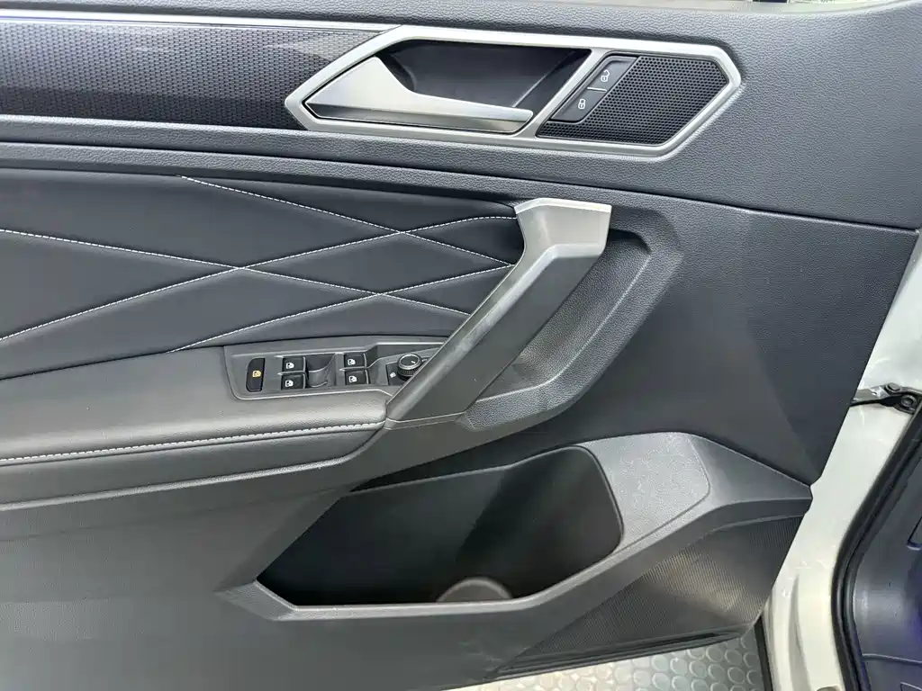 Volkswagen Tiguan L — миниатюра 12