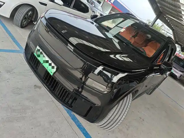 2025 Lynk & Co 900