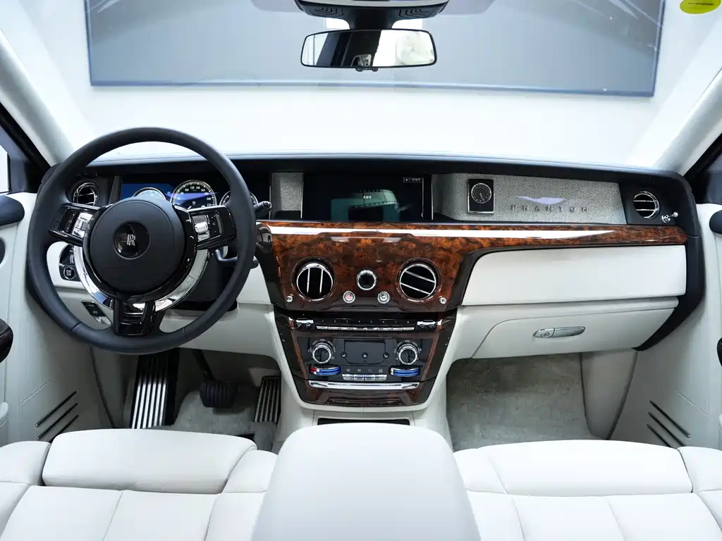 Rolls-Royce Phantom — миниатюра 8