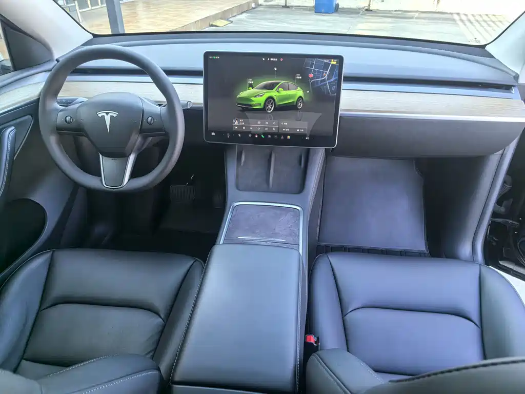 TESLA MODEL Y