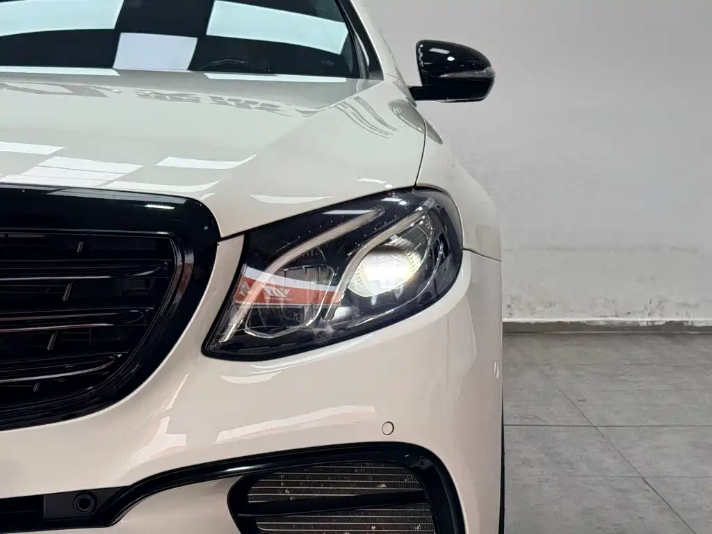 Mercedes-Benz E-Class — миниатюра 17